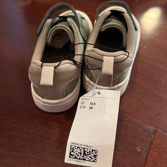 Khaki green sneakers in faux leather with reinforced toe cap. New with tags. - Picture 4 of 5
